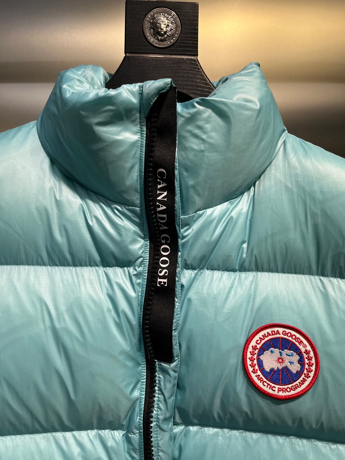 P540 🇨🇦Canada Goose""🇨🇦🌟 Canada Goose Puff Down Vest has always been recognized as the warmest down jacket. Various Instagram celebrities, Internet celebrities, and celebrities often wear it for street photos. I make Canada Goose every year, but I still can't get rid of my love for it. No matter how cold the days are, there is no need to be afraid, because there is! Filled with 90% white duck down, it is the legendary warmest down jacket and is known as a must-have for Arctic outdoor sports! The most popular down jacket in the world, celebrities are rushing to buy it, it is a must-have!  size：xs-xl